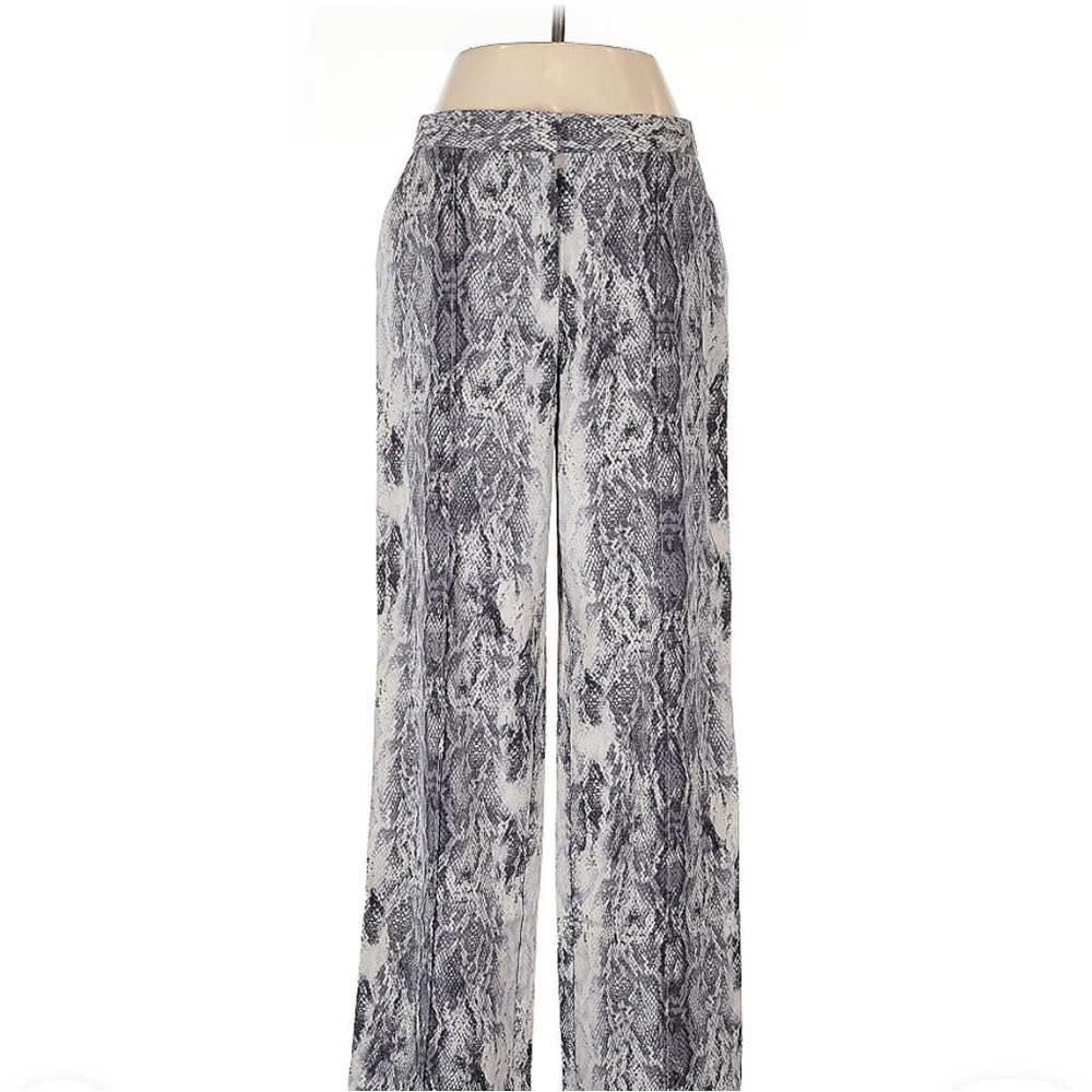 Vince Camuto Women’s demure gray snake print pleated wide legged pants